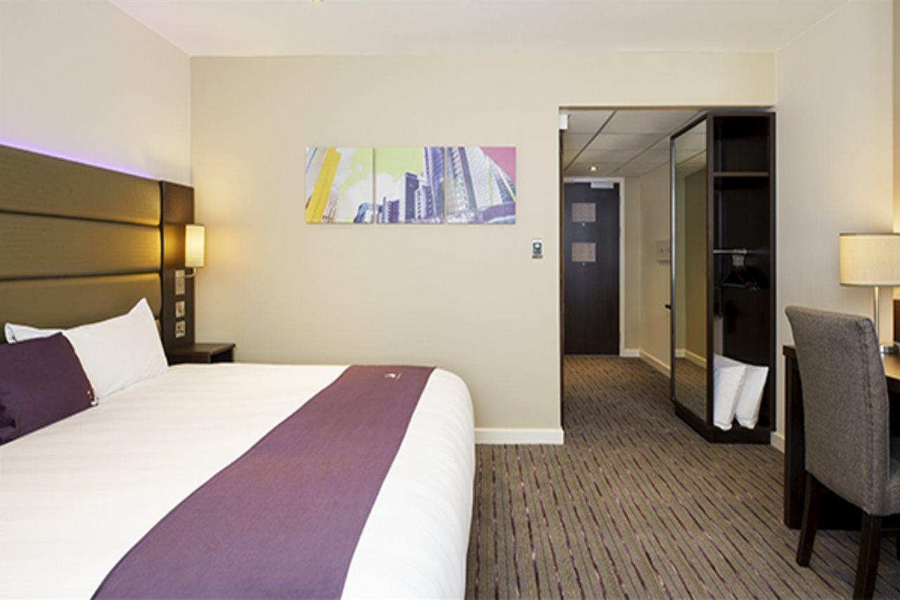 Premier Inn Liverpool Rainhill ภายนอก รูปภาพ