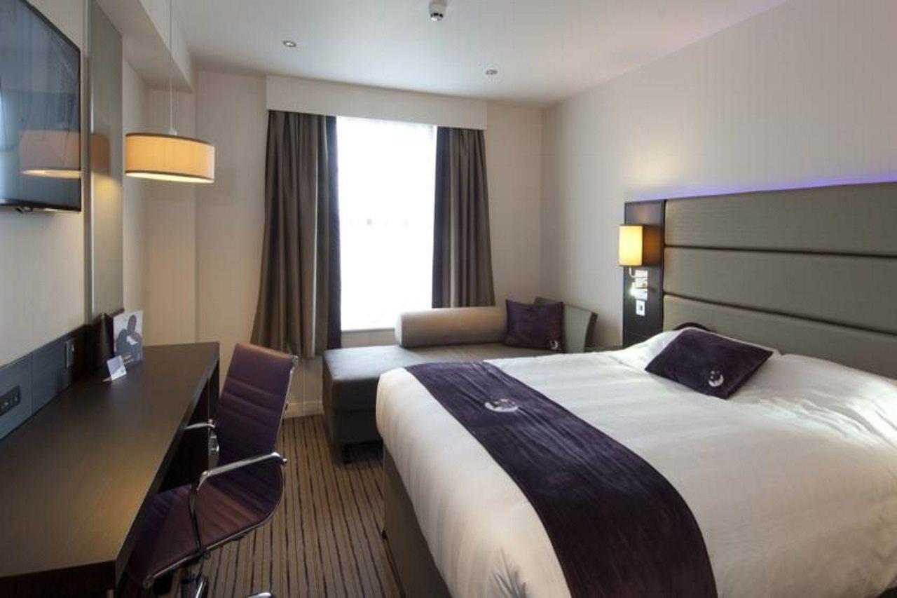 Premier Inn Liverpool Rainhill ภายนอก รูปภาพ