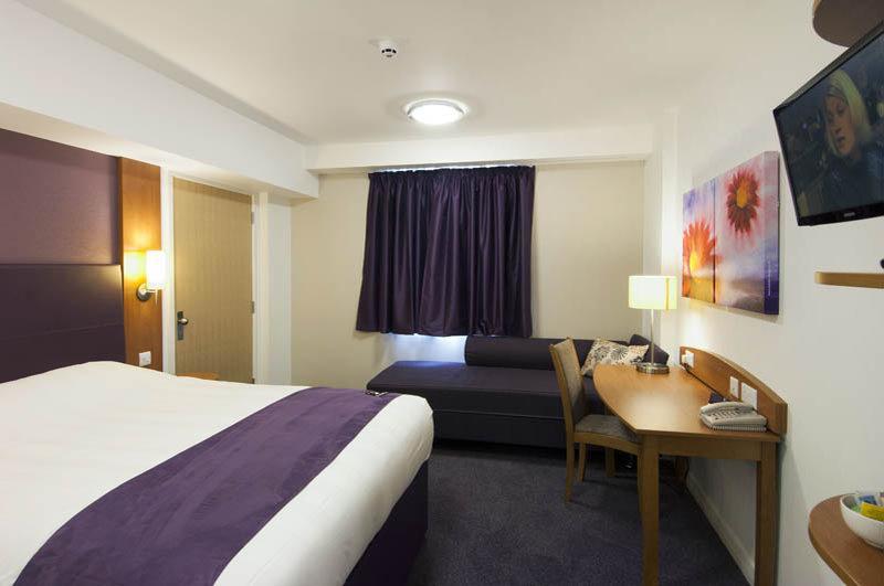 Premier Inn Liverpool Rainhill ภายนอก รูปภาพ